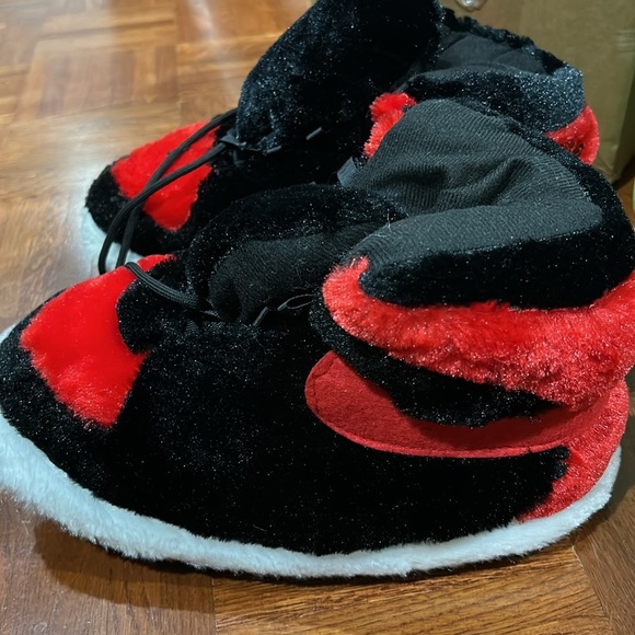 Air Jordon Plush Jumbo Slippers - Picture 2 of 4